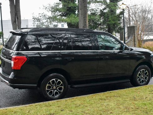 Used 2024 Ford Expedition XLT image 7