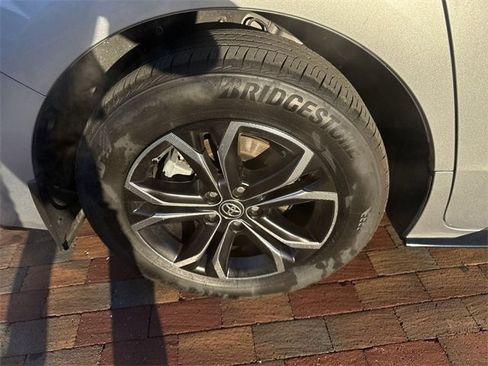 Used 2025 Toyota Sienna Platinum image 15