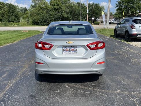 Used 2017 Chevrolet Cruze LT image 4