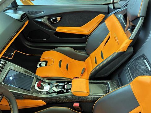 Used 2021 Lamborghini Huracan EVO RWD image 38