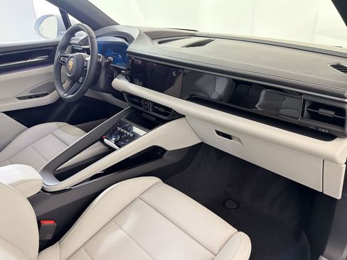 New 2026 Porsche Macan Electric image 28