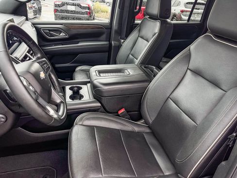 Used 2023 Chevrolet Suburban Premier image 40