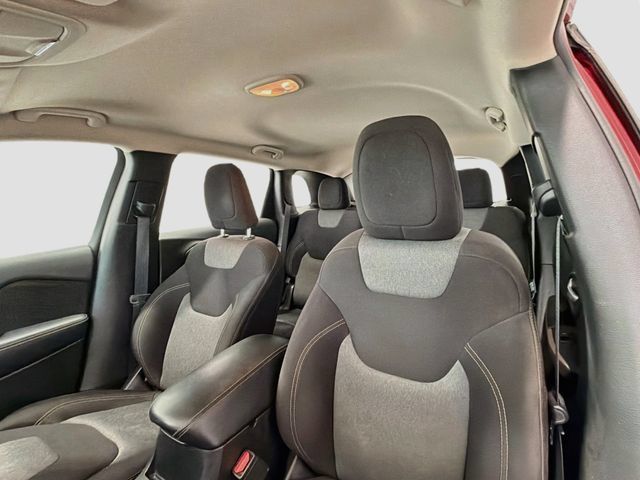 Used 2017 Jeep Cherokee Sport FWD image 16