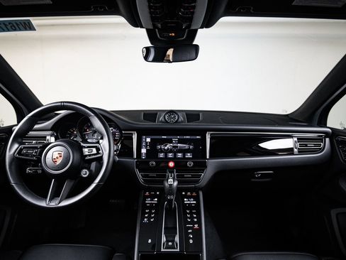 Certified 2026 Porsche Macan AWD/4WD image 25