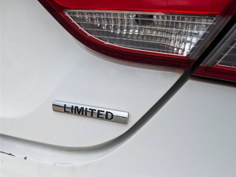 Used 2014 Hyundai Sonata Limited w/ Technology Package 05 FWD image 10