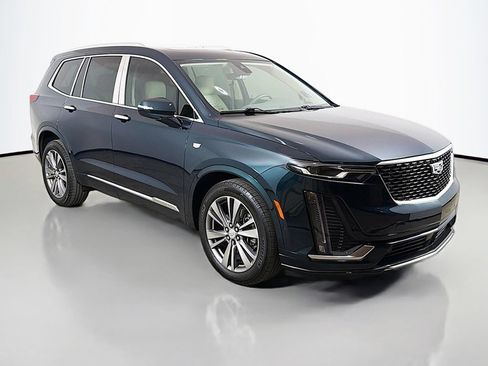Used 2024 Cadillac XT6 Premium Luxury w/ Technology Package AWD/4WD image 2