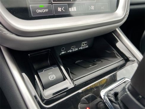 Used 2025 Subaru Outback Limited image 35