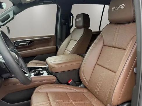 Used 2025 Chevrolet Tahoe High Country AWD/4WD image 10