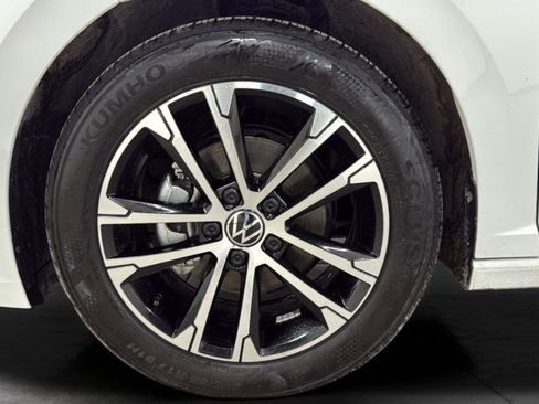 Certified 2024 Volkswagen Jetta Sport image 38