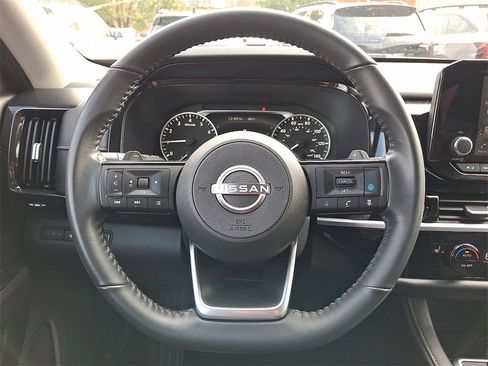 Used 2022 Nissan Pathfinder SV image 8