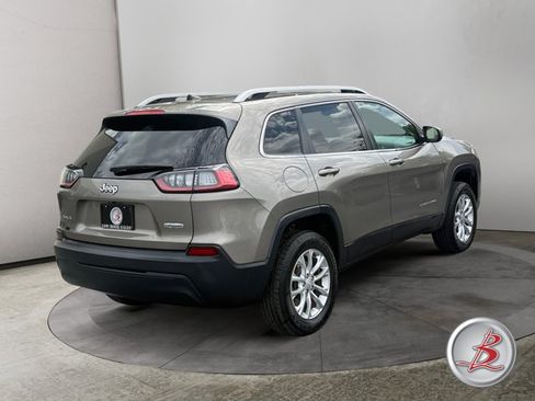 Used 2019 Jeep Cherokee Latitude w/ Cold Weather Group AWD/4WD image 7