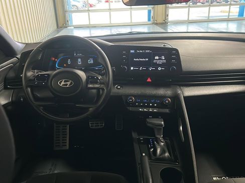 Used 2025 Hyundai Elantra Sport FWD image 27