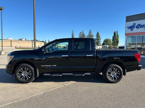 Used 2020 Nissan Titan SV w/ SV Convenience Package image 3