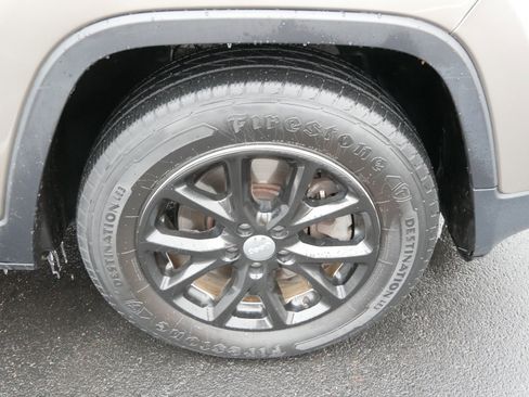 Used 2016 Jeep Cherokee Latitude w/ Cold Weather Group image 15