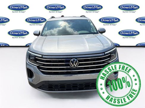 Used 2025 Volkswagen Atlas SE image 2
