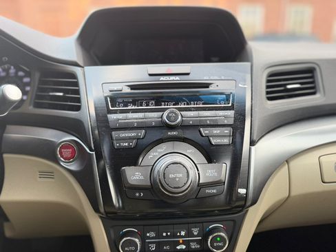 Used 2013 Acura ILX w/ Technology Package FWD image 18