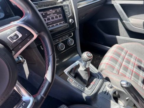 Used 2015 Volkswagen Golf 4-Door FWD image 22