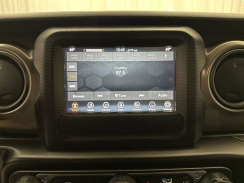 Used 2022 Jeep Gladiator Sport AWD/4WD image 15