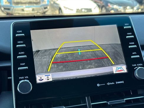 Used 2022 Toyota Avalon XSE image 17