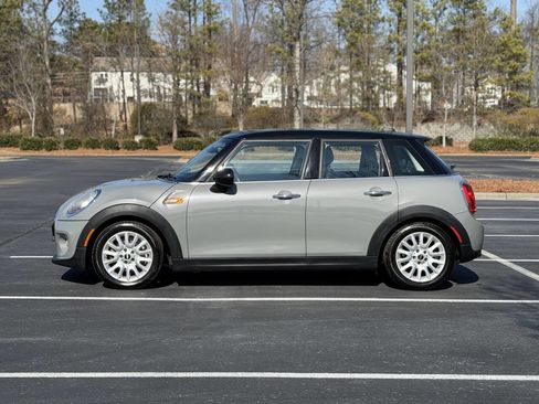 Used 2015 MINI Cooper 4-Door Hardtop image 5