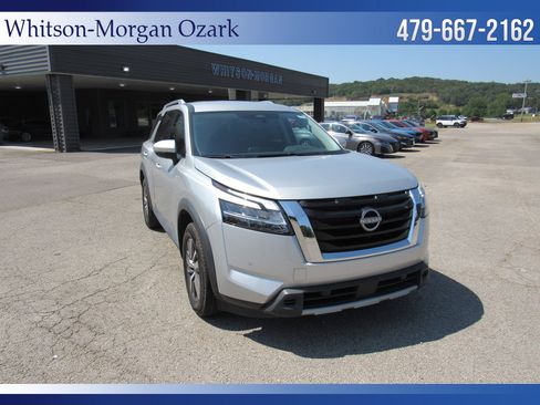 Used 2023 Nissan Pathfinder SL image 16