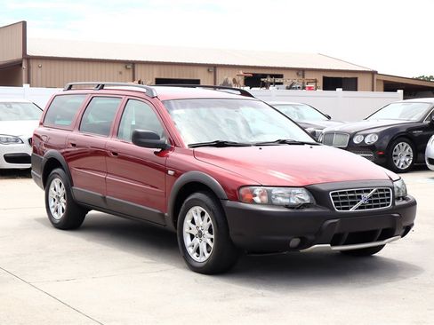 Used 2004 Volvo XC70 AWD/4WD image 9