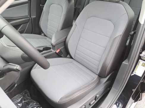 Certified 2025 Volkswagen Jetta SE FWD image 14