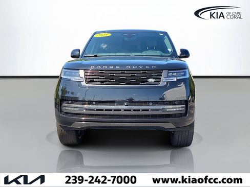 Used 2025 Land Rover Range Rover SE AWD/4WD image 2