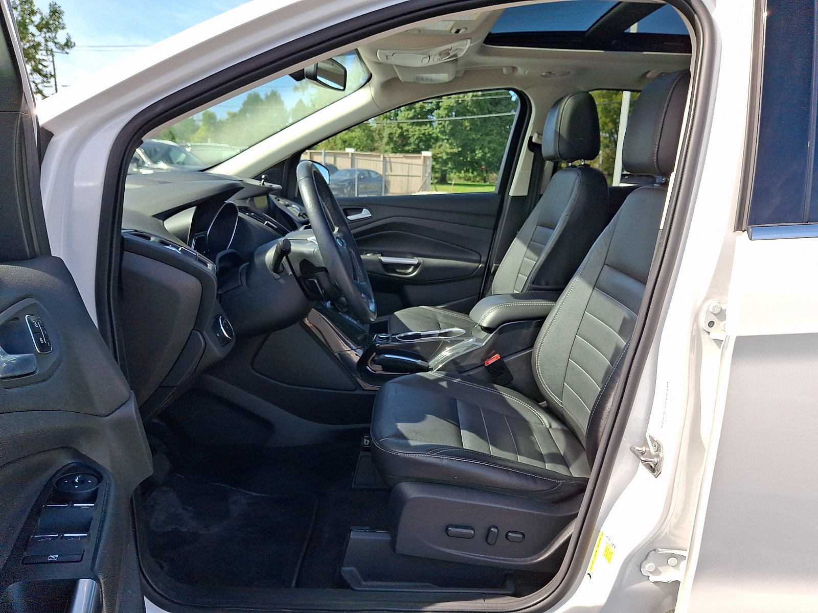Used 2014 Ford Escape Titanium w/ Equipment Group 401A FWD image 15