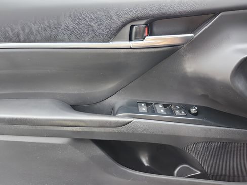 Used 2020 Toyota Camry LE image 26