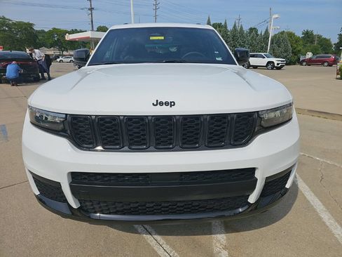 Certified 2025 Jeep Grand Cherokee L Altitude AWD/4WD image 5