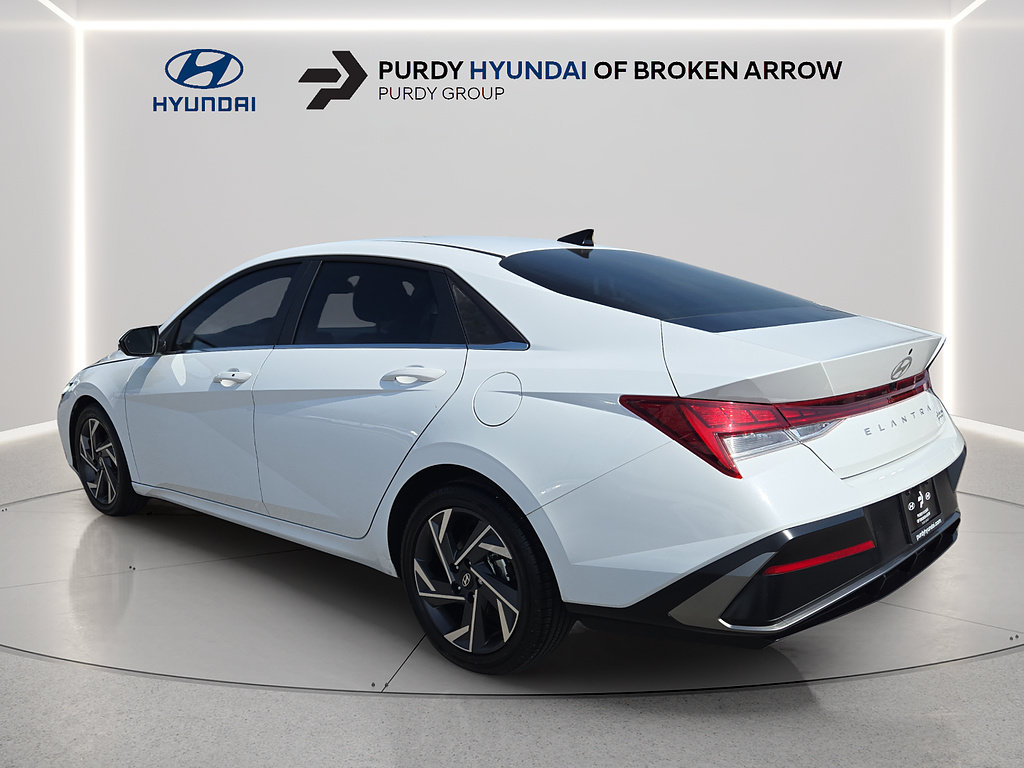 Certified 2025 Hyundai Elantra SEL FWD image 7