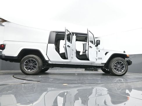 Used 2023 Jeep Gladiator Overland image 74