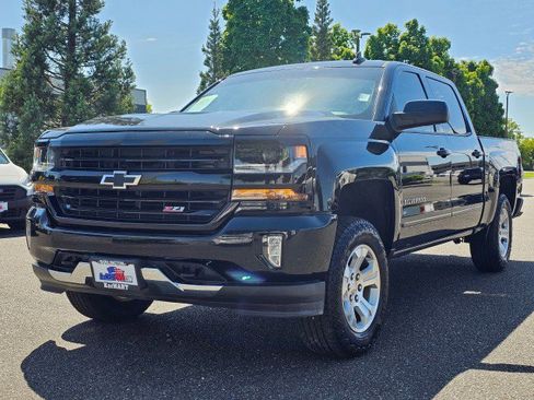 Used 2018 Chevrolet Silverado 1500 LT w/ All Star Edition AWD/4WD image 7