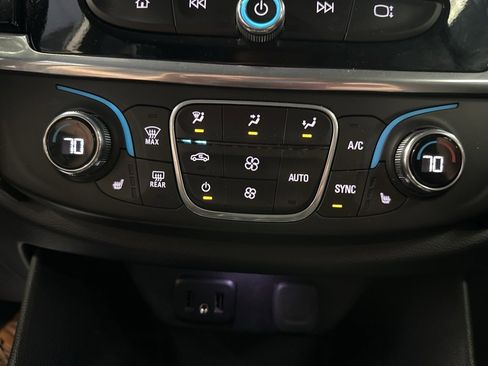 Used 2020 Chevrolet Traverse LT image 36