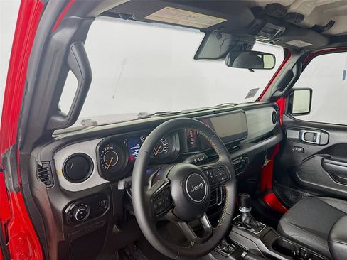 Used 2024 Jeep Gladiator Sport image 9