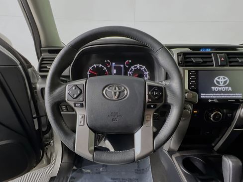 Used 2020 Toyota 4Runner SR5 image 18