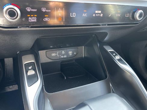 Used 2025 Kia Sorento S FWD image 31