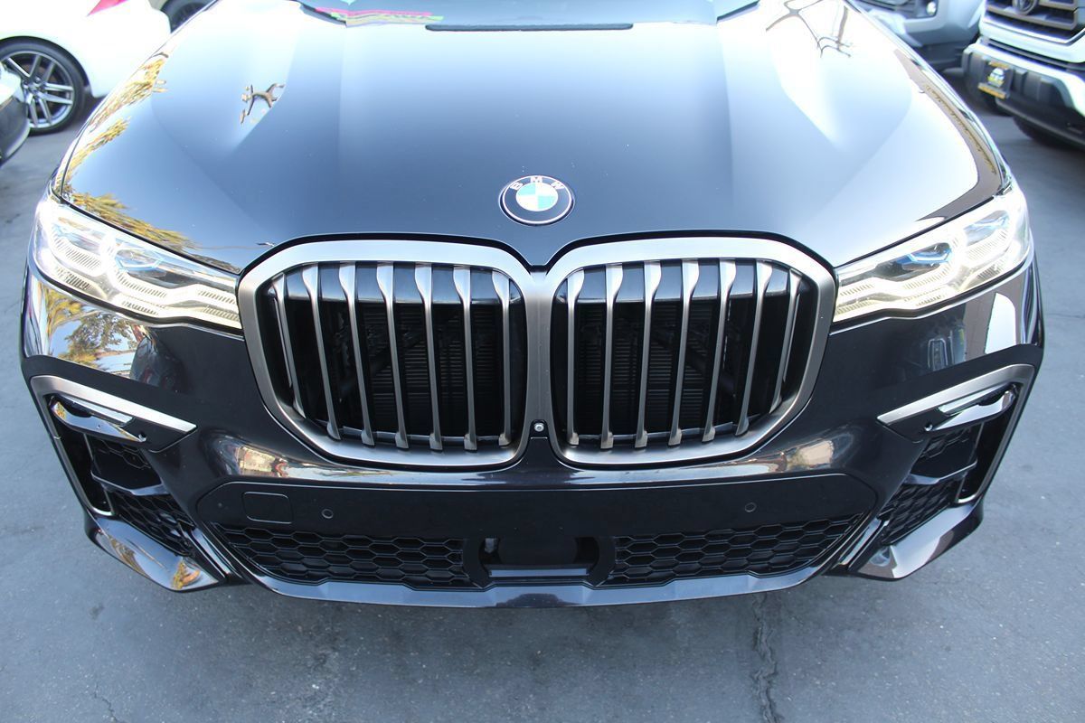 Used 2021 BMW X7 M50i w/ Dynamic Handling Package AWD/4WD image 9