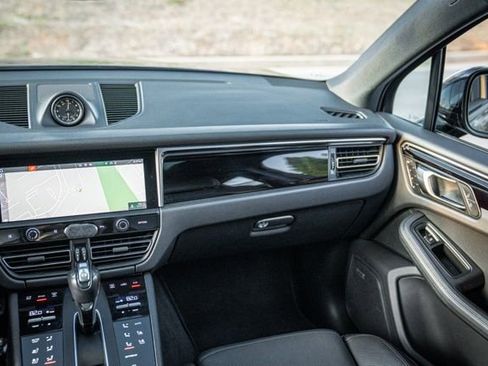 Used 2023 Porsche Macan Turbo image 27