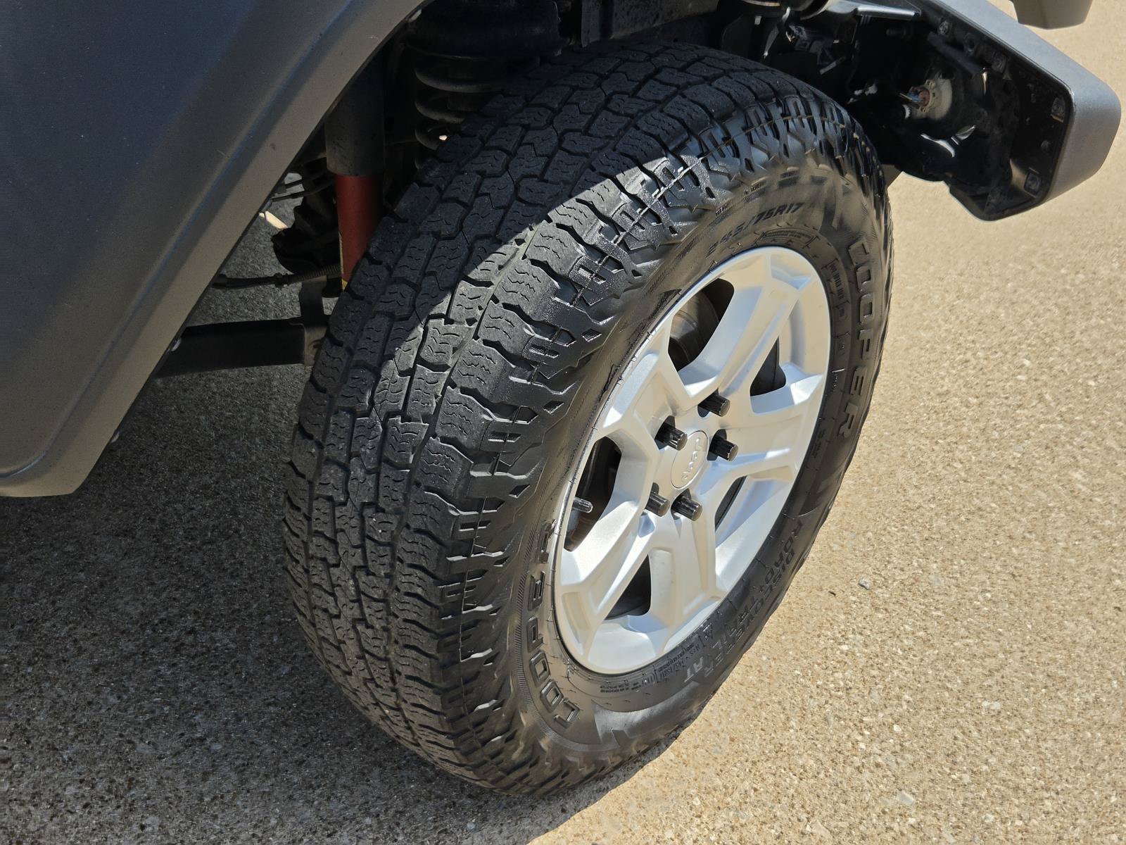 Used 2020 Jeep Wrangler Sport AWD/4WD image 6