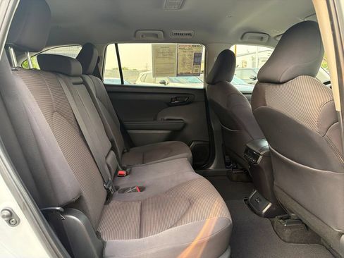 Used 2024 Toyota Highlander LE AWD/4WD image 15