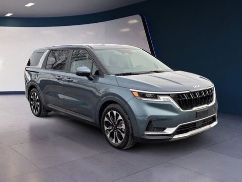 Certified 2024 Kia Carnival EX image 7