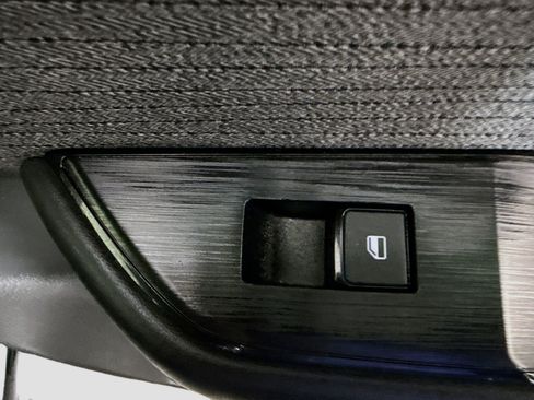 Used 2023 Nissan Rogue S image 31