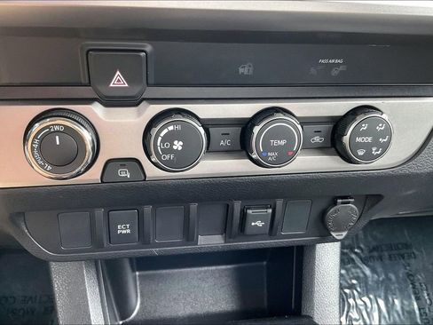 Used 2022 Toyota Tacoma SR5 w/ SR5 Appearance Package (SM) AWD/4WD image 31