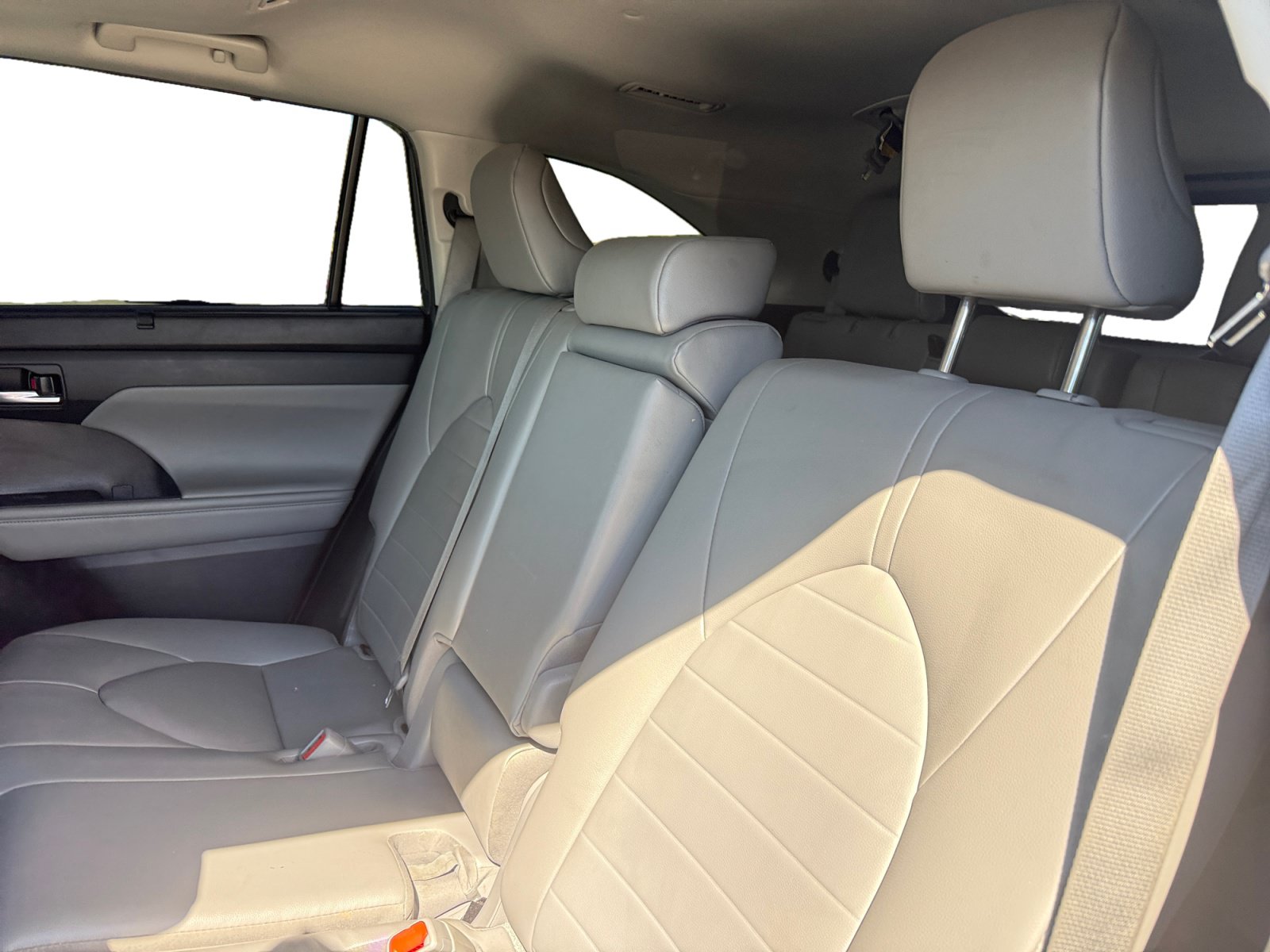 Used 2023 Toyota Highlander XLE AWD/4WD image 16