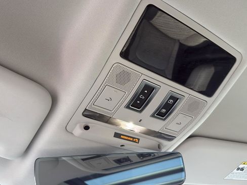 Used 2024 Land Rover Defender 130 X-Dynamic SE image 23