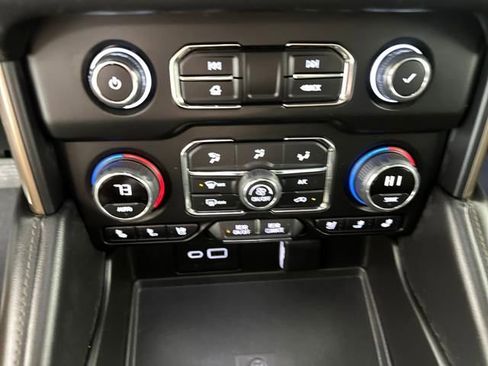 Used 2023 Chevrolet Suburban High Country image 23