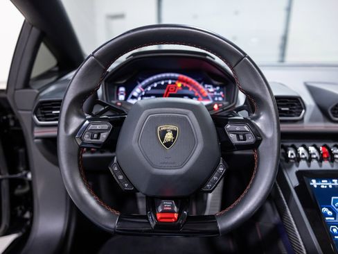 Used 2020 Lamborghini Huracan EVO image 41