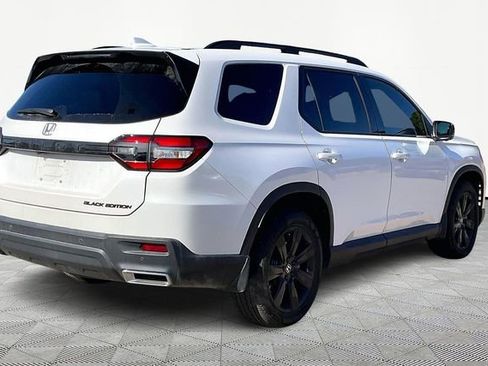 Used 2025 Honda Pilot Black Edition image 5